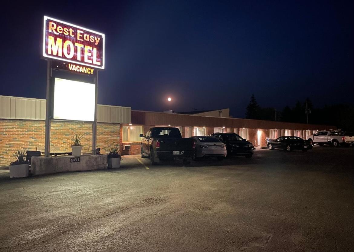 Rest Easy Motel Three Hills Экстерьер фото